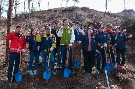 대봉감·배·꿀 농가 상생하는 영암군 식목일