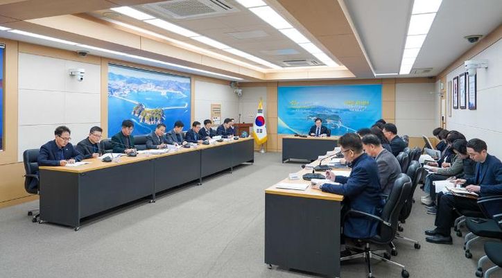 여수시가 17일 정현구 시장 권한대행 주재로 「전남·광주통합 특별법」 시행 대비행정통합 대응 전략회의를 개최했다.