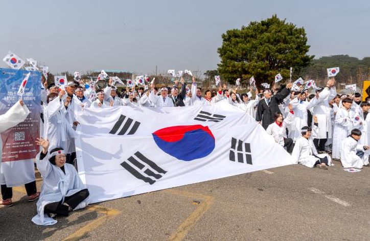 서천군 마산신장 3.1만세운동 재연행사관내 초·중학생 200여 명 참여, 역사 체험과 행진 통해 애국심 고취