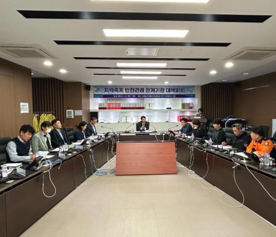 지난 27일, 축제 시즌을 앞두고 ‘2026년 지역축제 안전관리 관계기관 대책회의’를 개최하고 분야별 대응 방안에 대한 논의를 진행하고 있다.