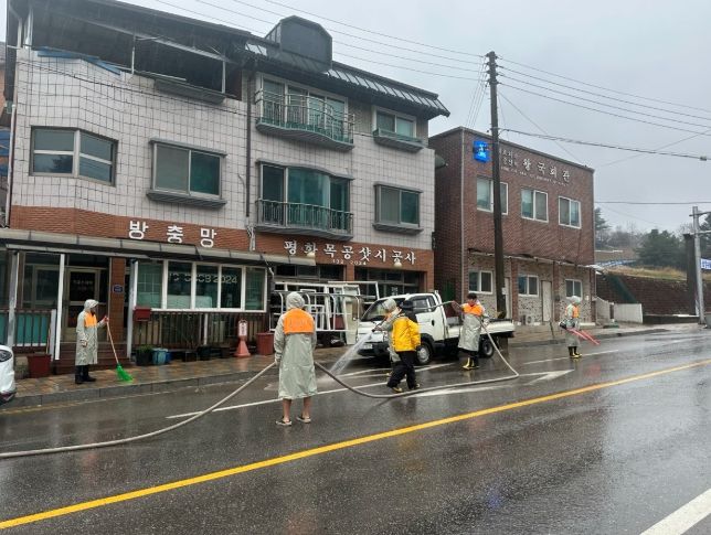 평창읍, 민·관 합동‘새봄맞이 시가지 물청소’