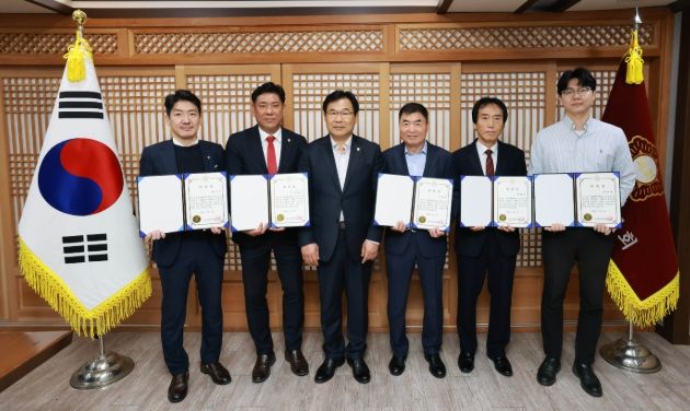 논산시의회, 2025회계연도 결산검사위원 위촉장 수여