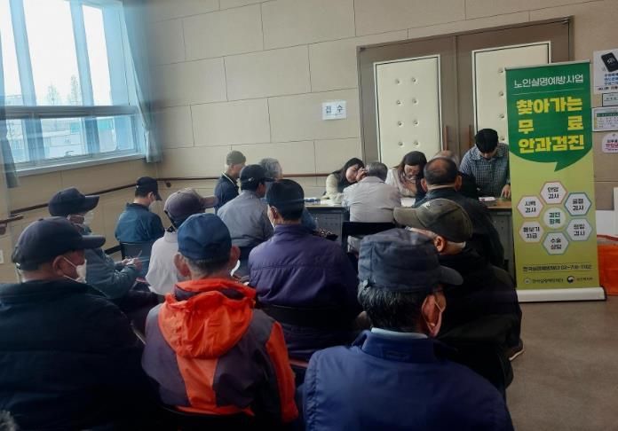 장흥군, 노인 대상 찾아가는 무료 안검진 실시