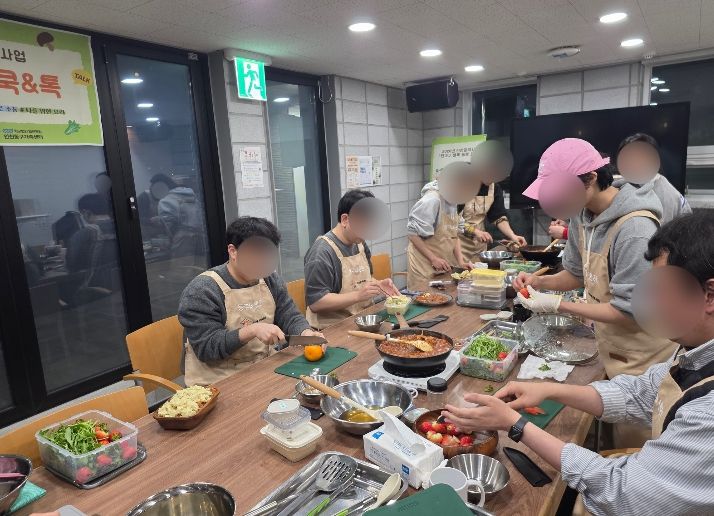 인천동구가족센터, 청년 1인가구 요리 모임 ‘온(on) 쿡&톡’ 진행