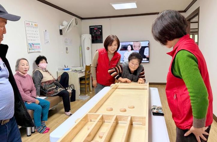 청송군, 경로당으로 배달된 ‘슐런’ ...어르신들 활력 충전소 됐다