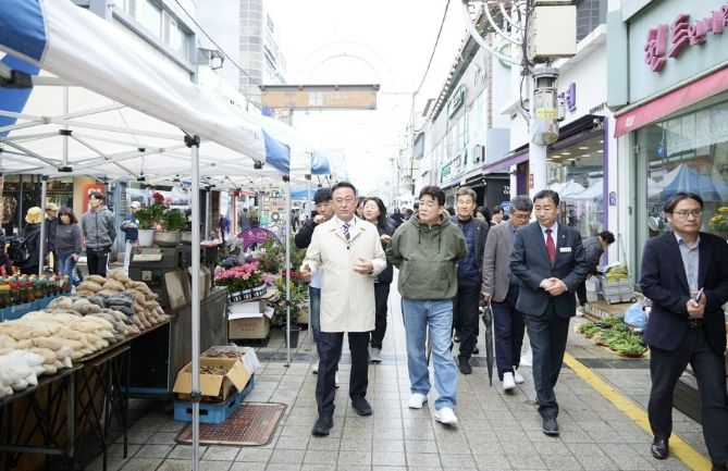 지역경제 상생발전 업무협약 이행 위한 더본코리아 백종원대표 여주 전통시장 방문해 상권 활성화 점검